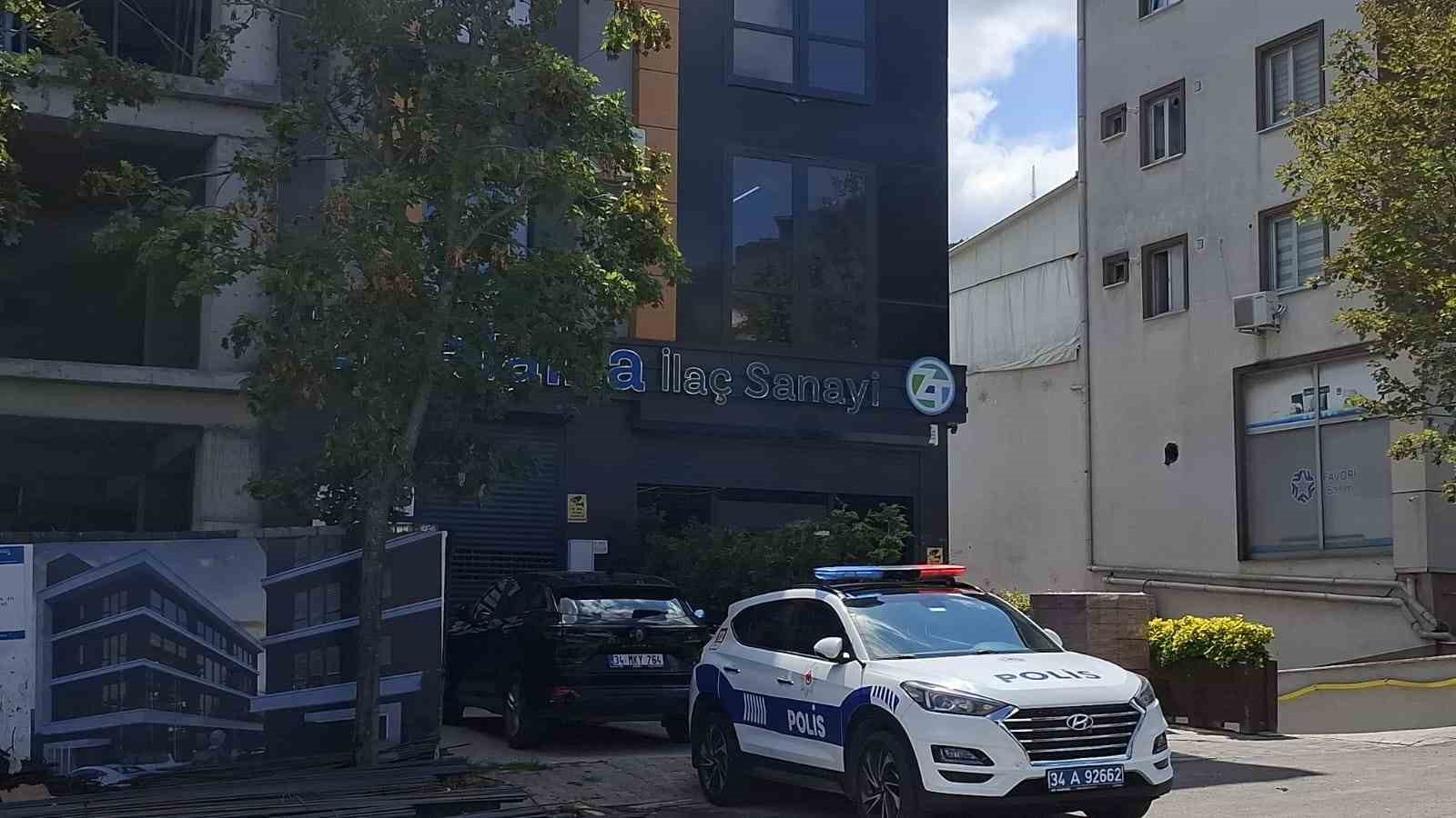 Ataşehir&rsquo;de ecza deposuna silahlı saldırı