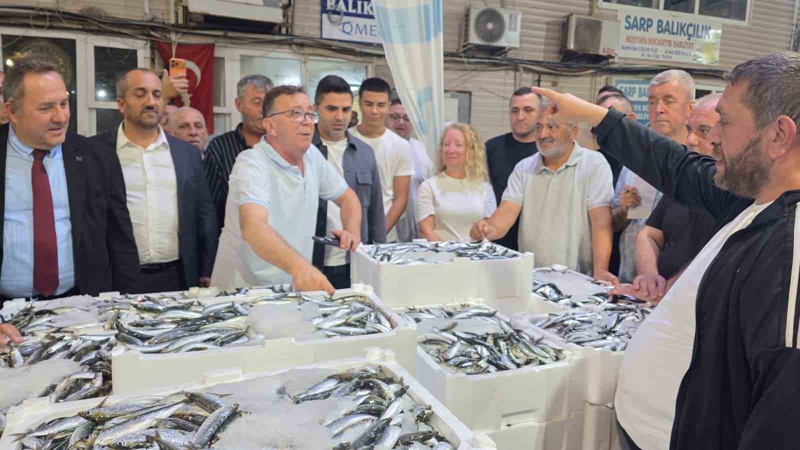 Denizlerde av sezonu başladı, Marmara&rsquo;da ilk g&uuml;n sardalya bereketi yaşandı