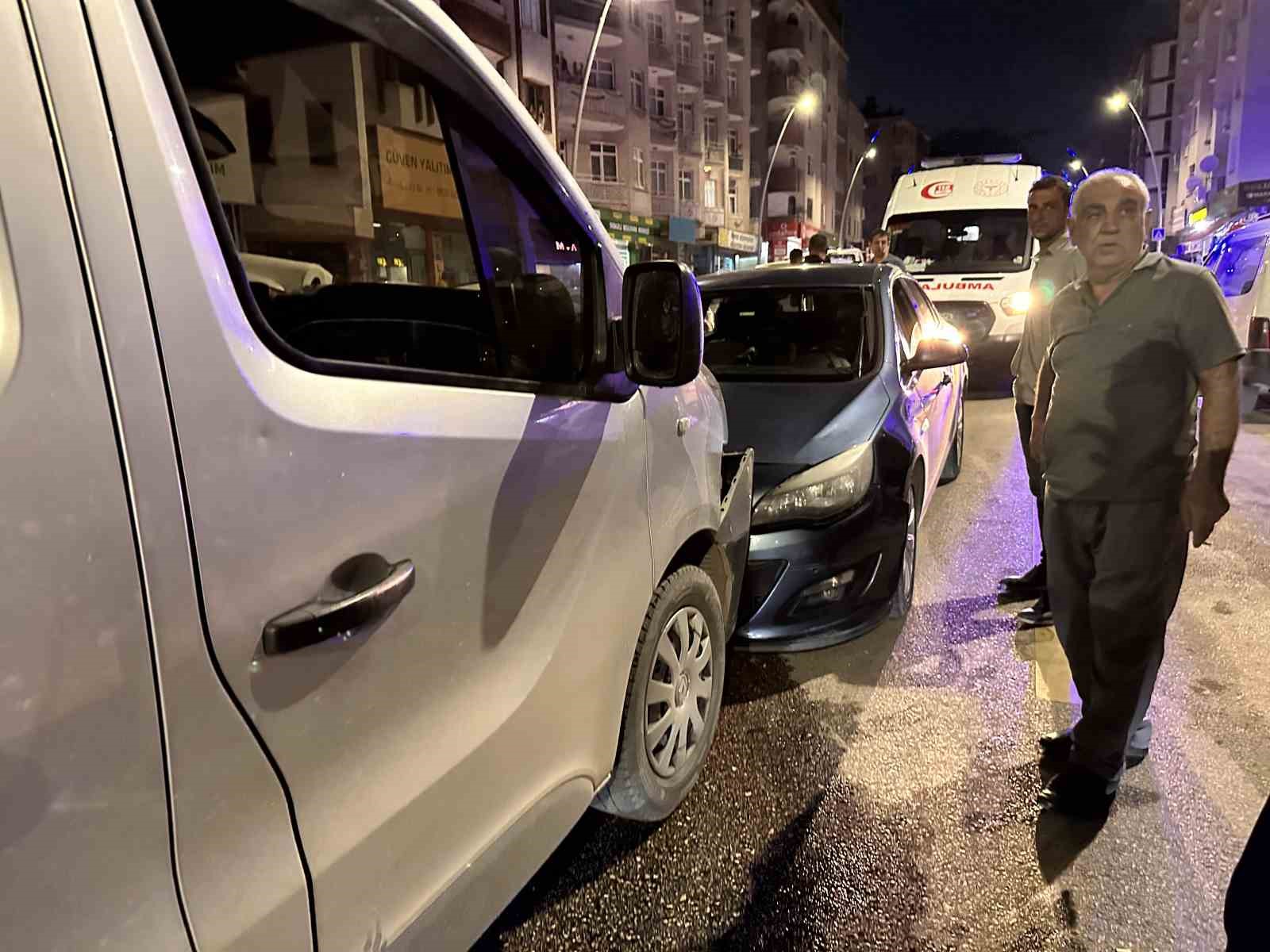 Elazığ&rsquo;da zincirleme trafik kazası: 2 yaralı