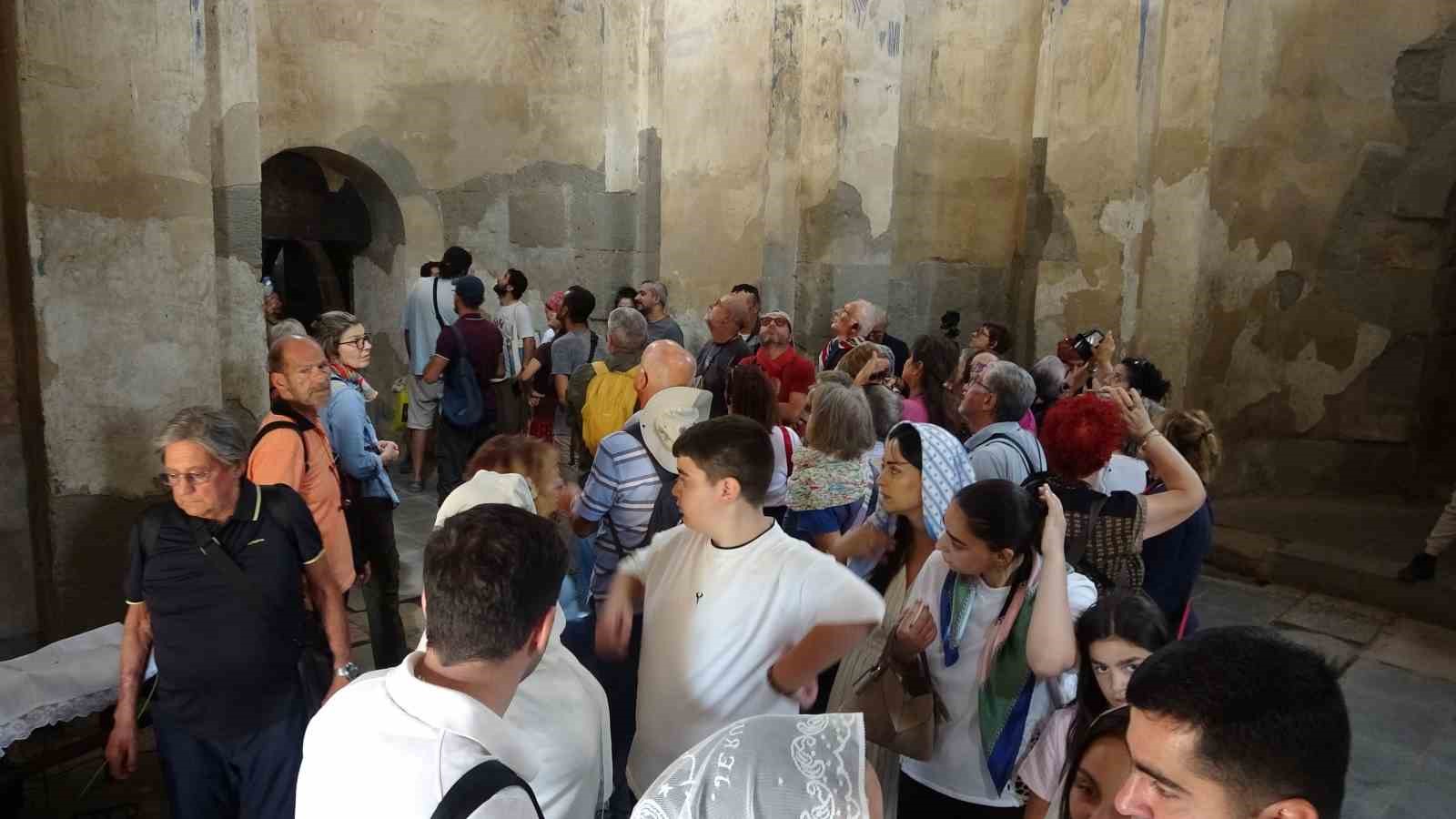 Akdamar Kilisesi&rsquo;ndeki 14&rsquo;&uuml;nc&uuml; ayin başladı