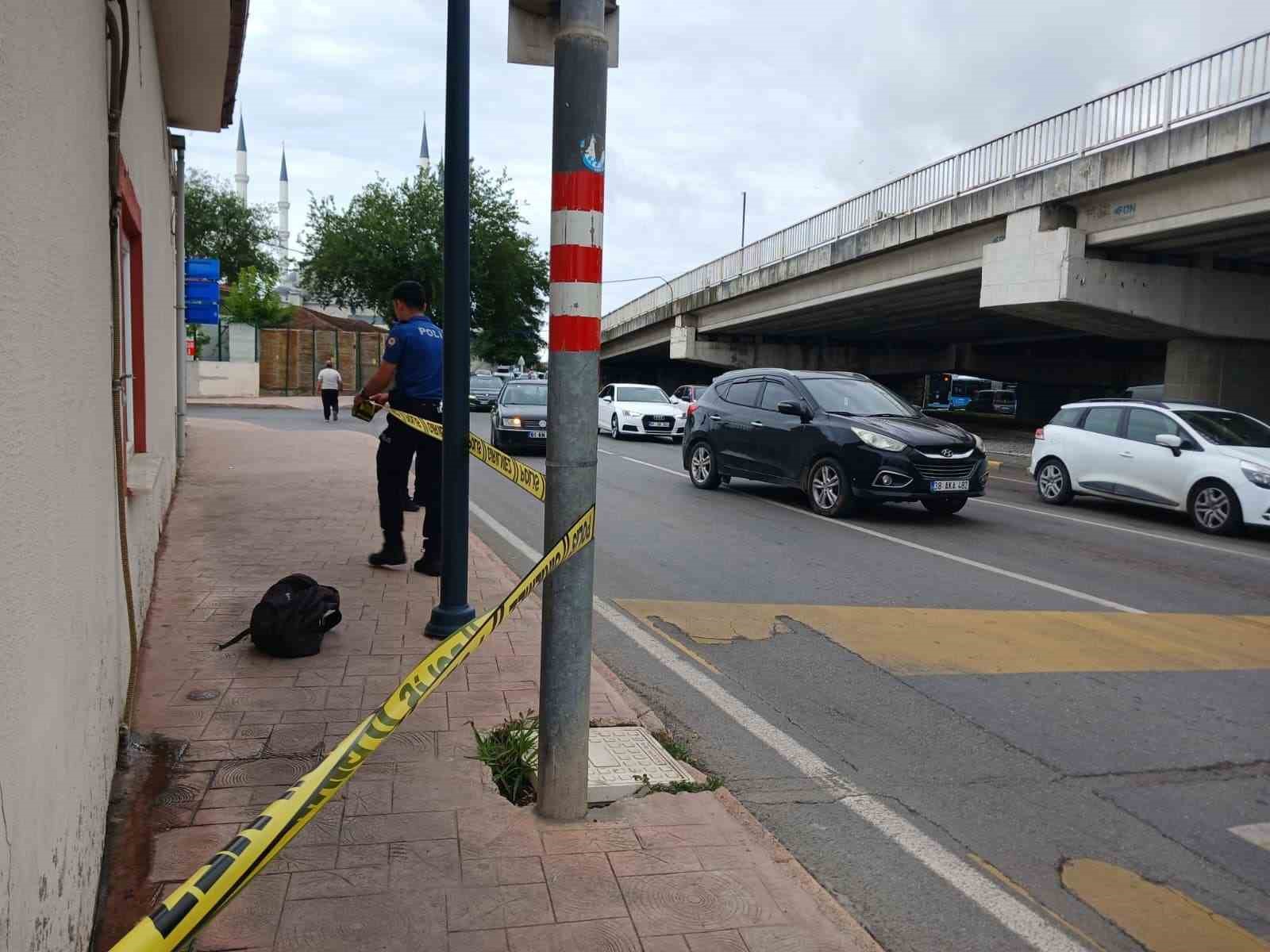 Trabzon&rsquo;da İtfaiye Kavşağı&rsquo;nda ş&uuml;pheli &ccedil;anta paniği
