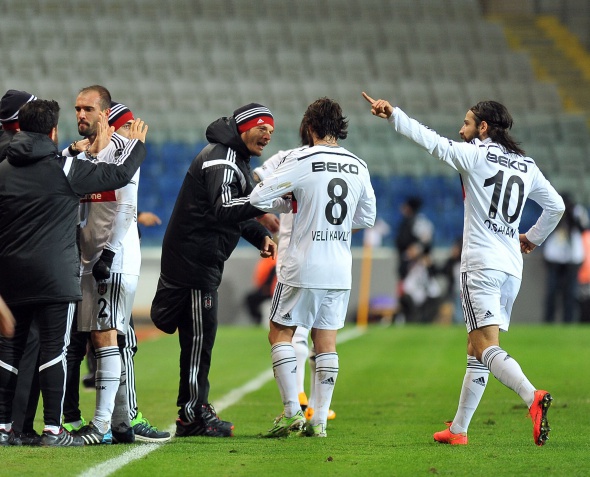 Beşiktaş, Akhisar Belediyespor'u 3-1 mağlup etti