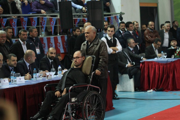 Trabzonspor Genel Kurulu'nda kavga bitmiyor