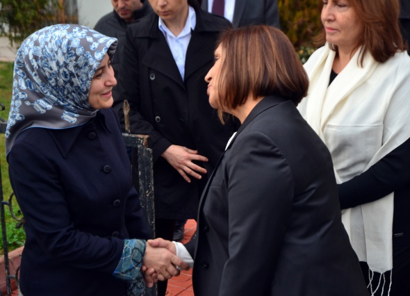 Sare Davutoğlu, Selvi Kılıçdaroğlu’na taziyede bulundu