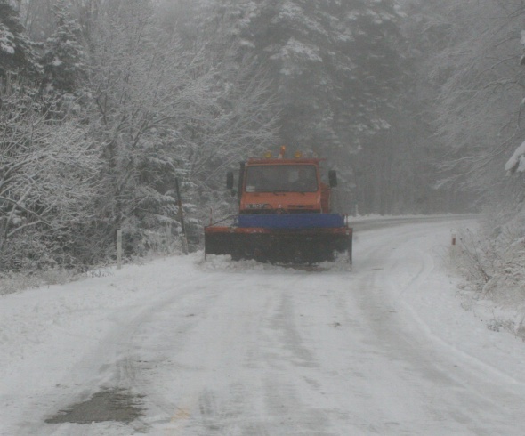 Uludağ'a kar yağdı araçlar yollarda kaldı