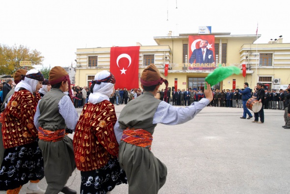 Asker Diyarbakır'da 'Akan kan bayrak için' sloganıyla yürüdü