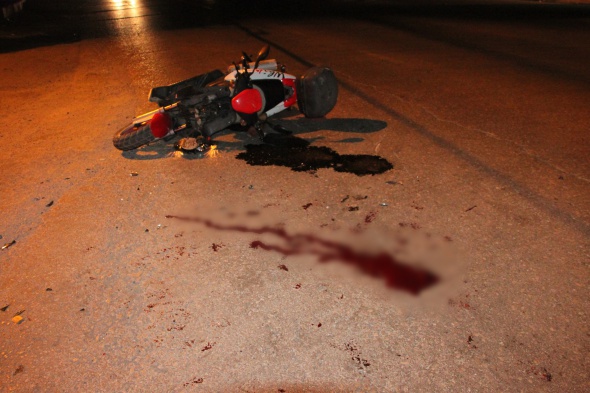 Kaza yapan motosiklet sürücüsünün dili koptu