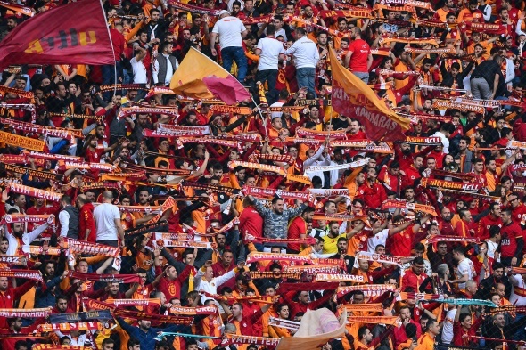 Galatasaray taraftarından Aziz Yıldırım tezahüratı! 'Bizi bırakma'