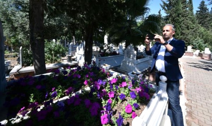 Mezarlıkların Bakımsız Olduğunu Fark Eden Girişimci Vatandaş, Mezarlık Bakım Şirketi Kurdu