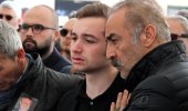 Yılmaz Erdoğan, Babasının Tabutu Başında Fenalaşan Ali'yi Teselli Etti