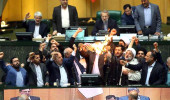 Trump'ın Nükleer Anlaşma Kararına İran'dan Büyük Öfke! Vekiller ABD Bayrağını Ateşe Verdi