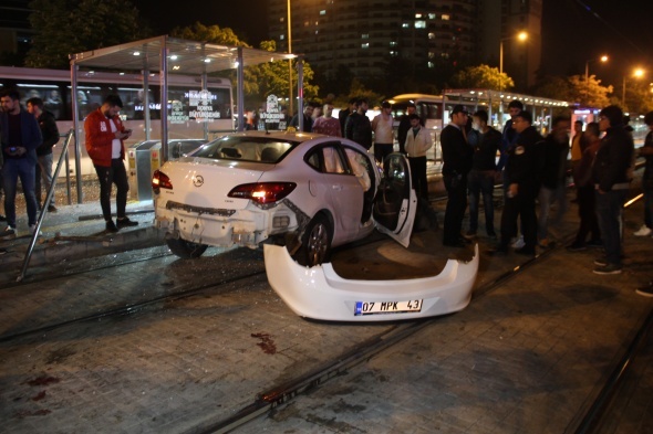 Konya’da kontrolden çıkan otomobil dehşet saçtı: 1 ölü