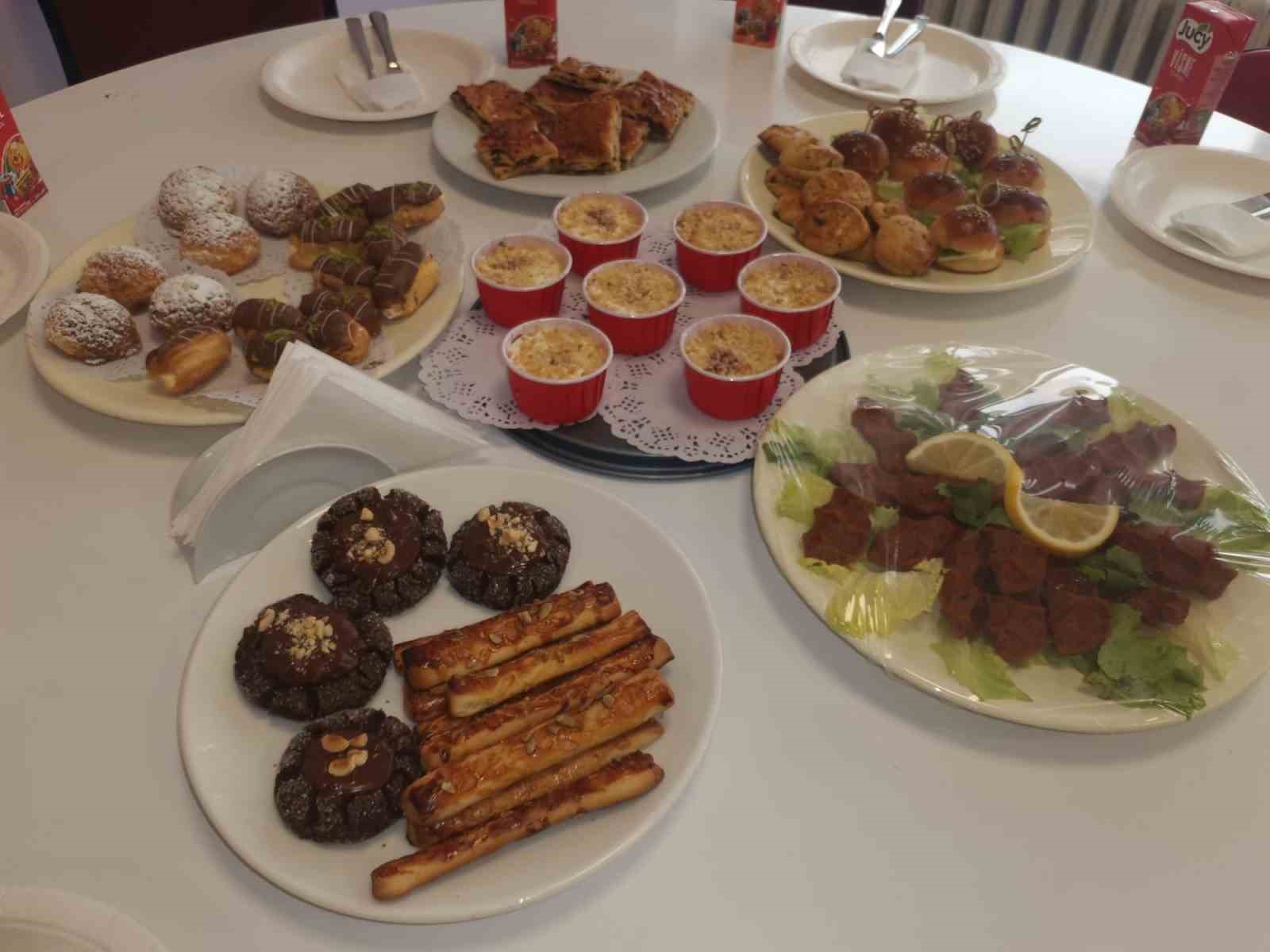 &rsquo;Lezzet At&ouml;lyesi&rsquo; kursiyerleri sertifikalarını aldı
