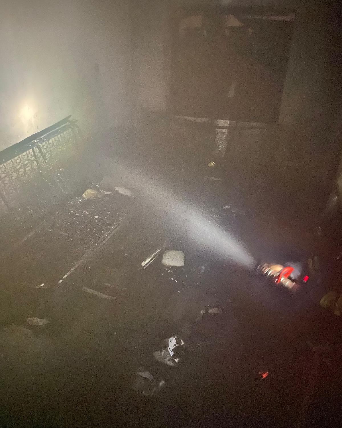 Hatay&rsquo;da apartman dairesi alevlere teslim oldu
