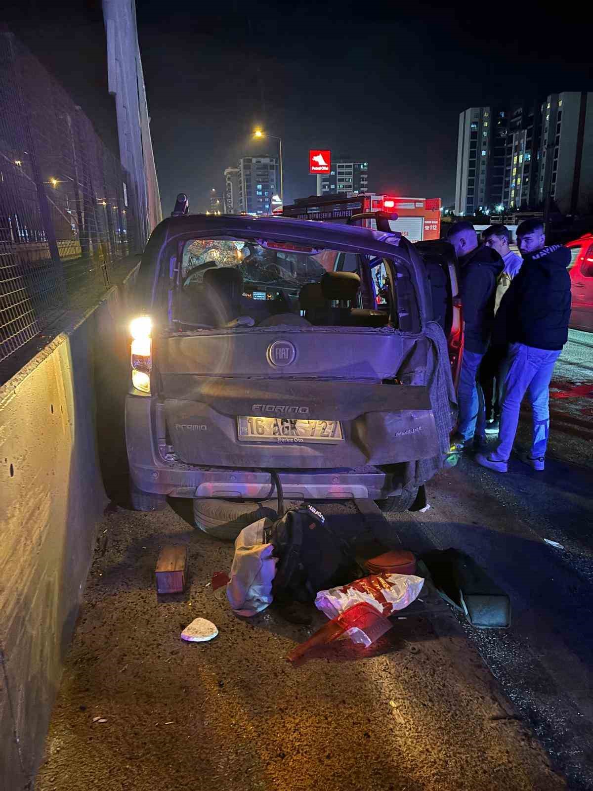 Bursa’da kontrolden çıkan otomobil bariyerlere ok gibi saplandı: 1 yaralı