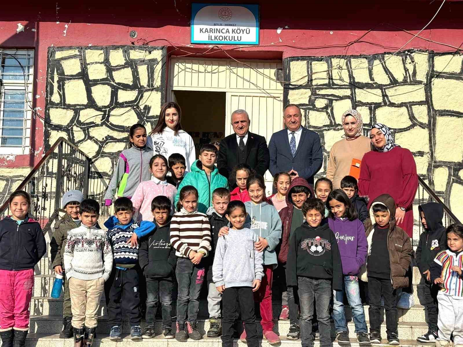 Bitlis İl Milli Eğitim Müdürü, köy okullarını ziyaret etti