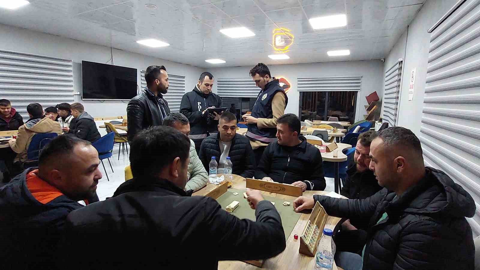 Burdur Tefenni’de yılbaşı tedbirleri sabah saatlerine kadar sürecek