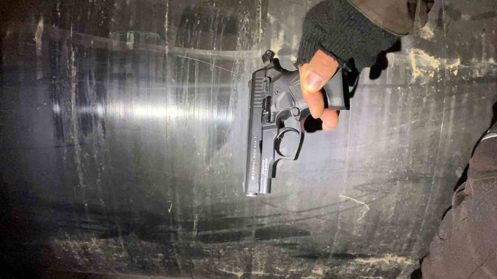 Yeni yıla ateş ederek girdi, gözaltına alındı