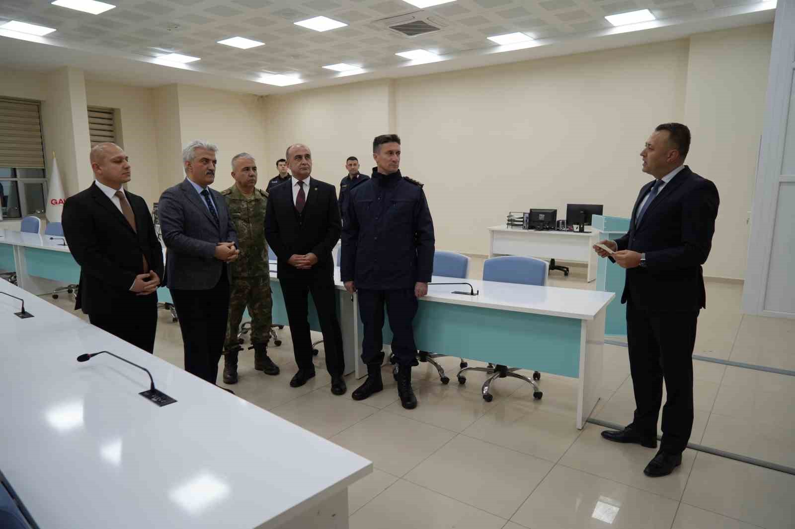 Polis memuru, yılbaşı gecesi ilk karşılaştığı genci vali ile görüştürdü