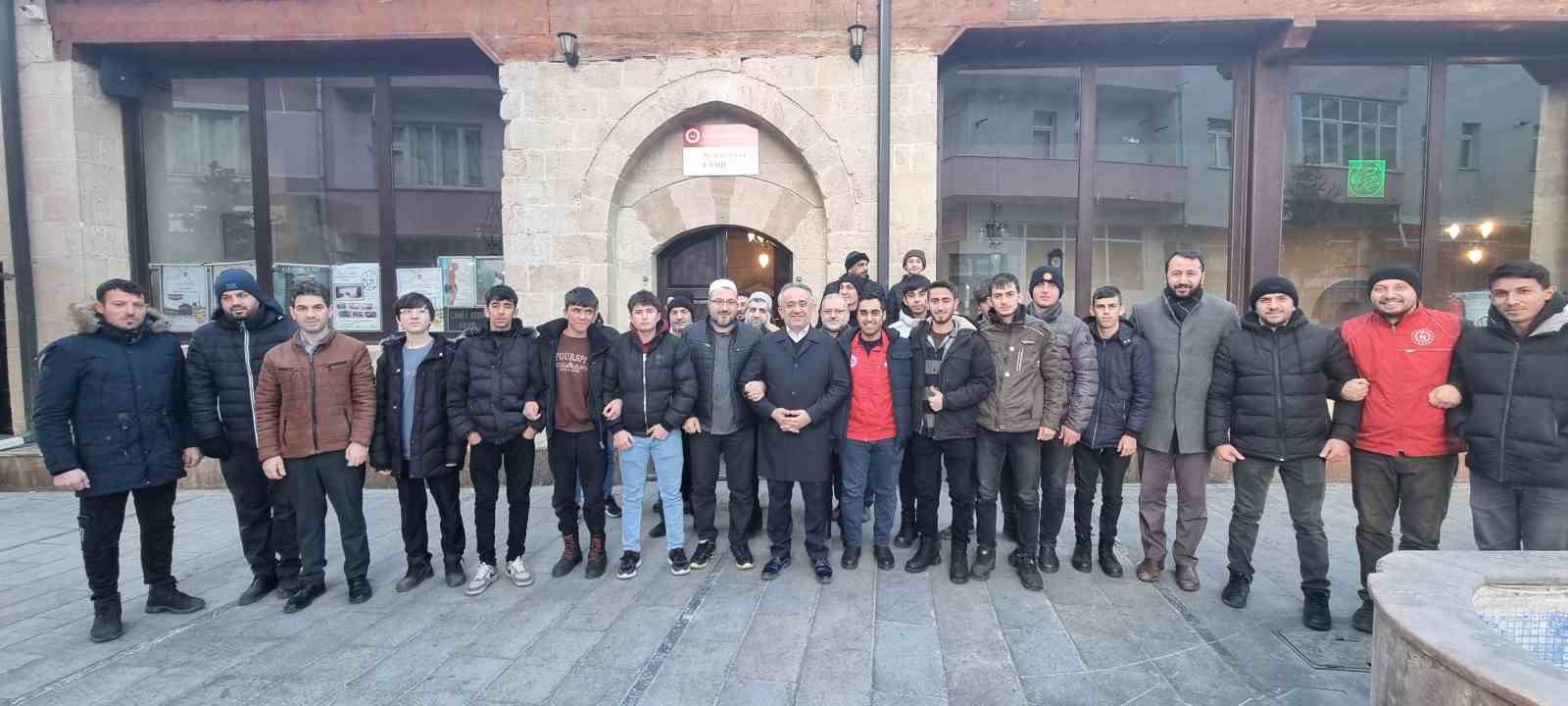 Bayburtlular üç ayların başlangıcında sabah namazında bir araya geldiler