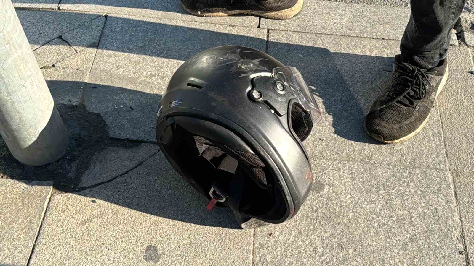 Şişli’de otomobilin çarptığı motosikletli aracın altında sürüklendi