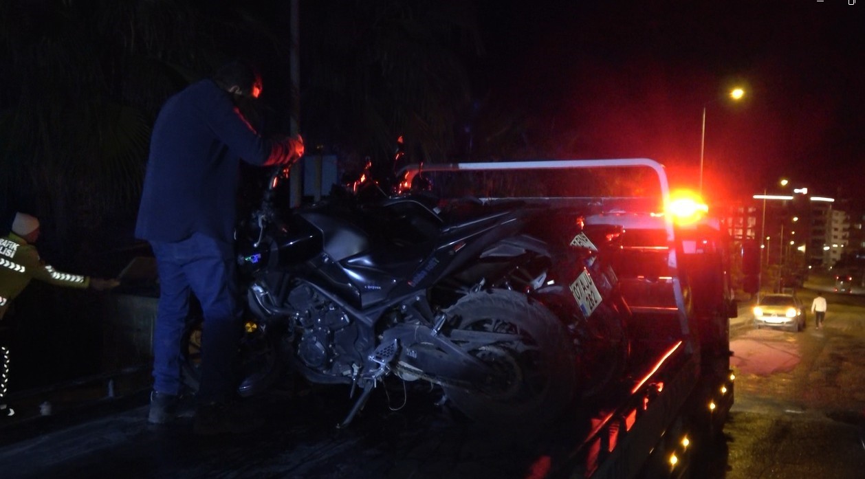 Alanya&rsquo;da yarış yapmak i&ccedil;in toplanan motosiklet s&uuml;r&uuml;c&uuml;lerine polis baskını

