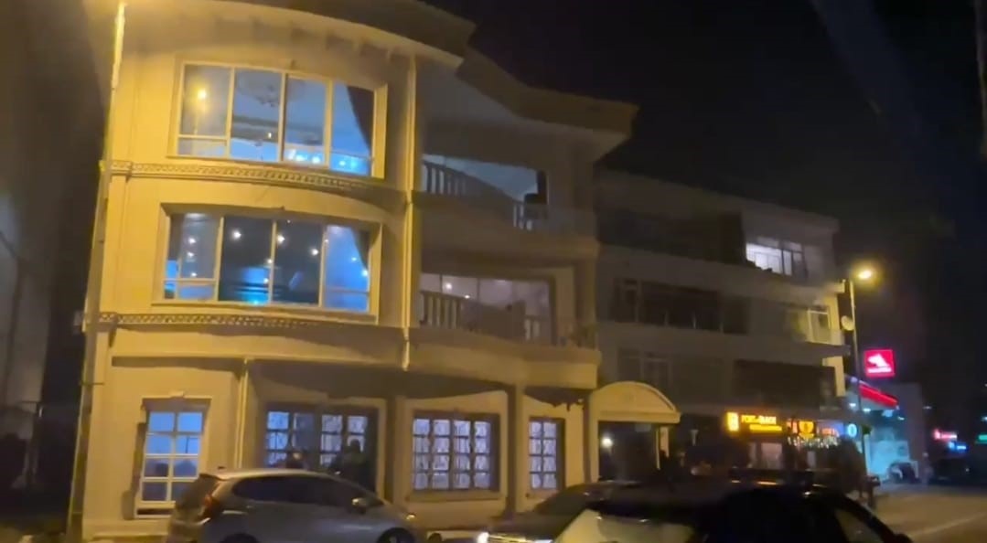 Sarıyer&rsquo;de ka&ccedil;ak yılbaşı partisine polis baskını: Y&uuml;zlerce gen&ccedil; dolandırıcılık mağduru oldu
