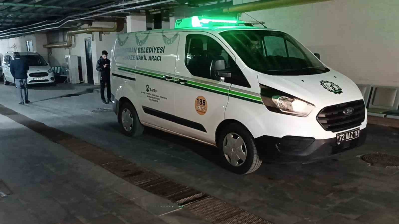 Batman&rsquo;da otomobil takla attı: Baba &ouml;ld&uuml;, oğlu yaralandı
