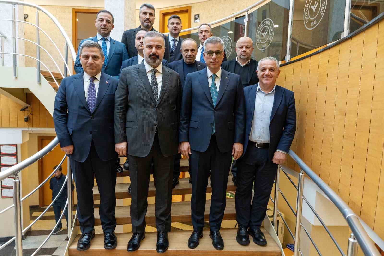 Bakan Kemal Memişoğlu&rsquo;ndan, &Ccedil;aykur Rizespor&rsquo;a ziyaret
