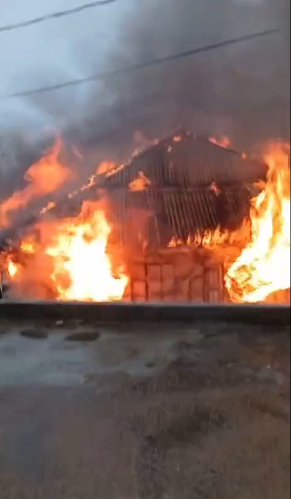 Giresun&rsquo;da &ccedil;ıkan yangında ev kullanılamaz hale geldi
