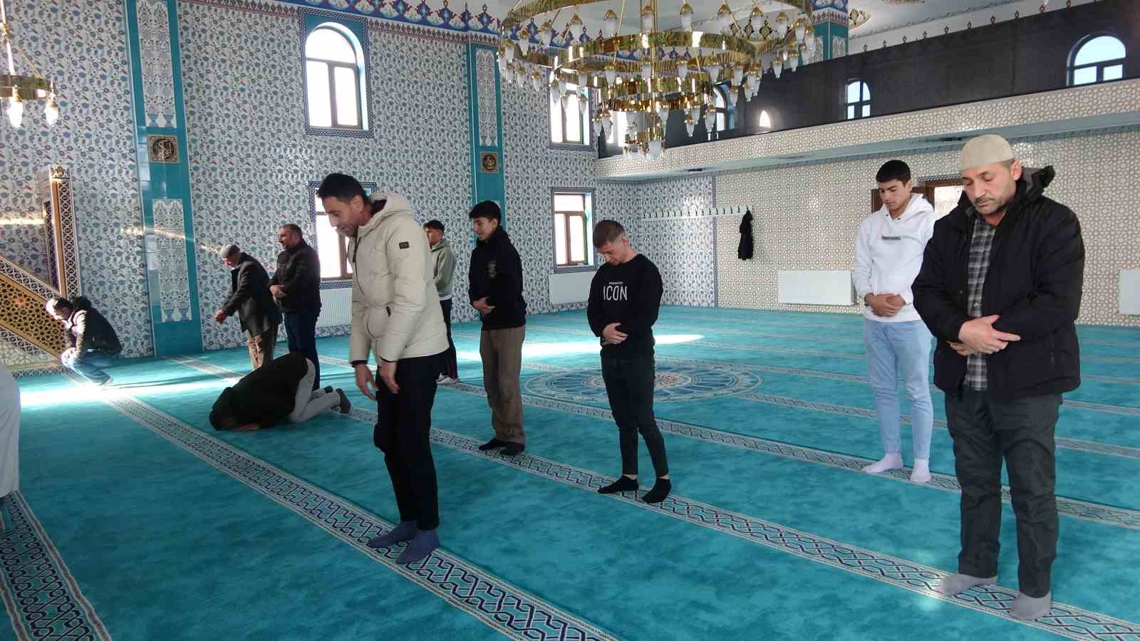 K&ouml;ye 13 milyon liraya modern cami
