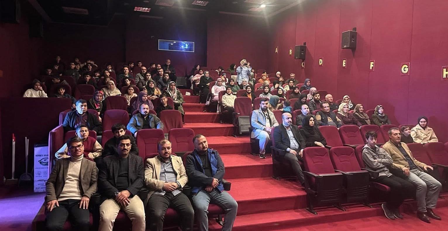 Hafızlık Kursu &ouml;ğrencileri sinema etkinliğinde buluştu
