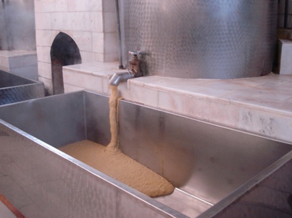 85 yıldır aynı d&uuml;kkanda 4 kuşaktır aynı lezzetle boza yapıyorlar
