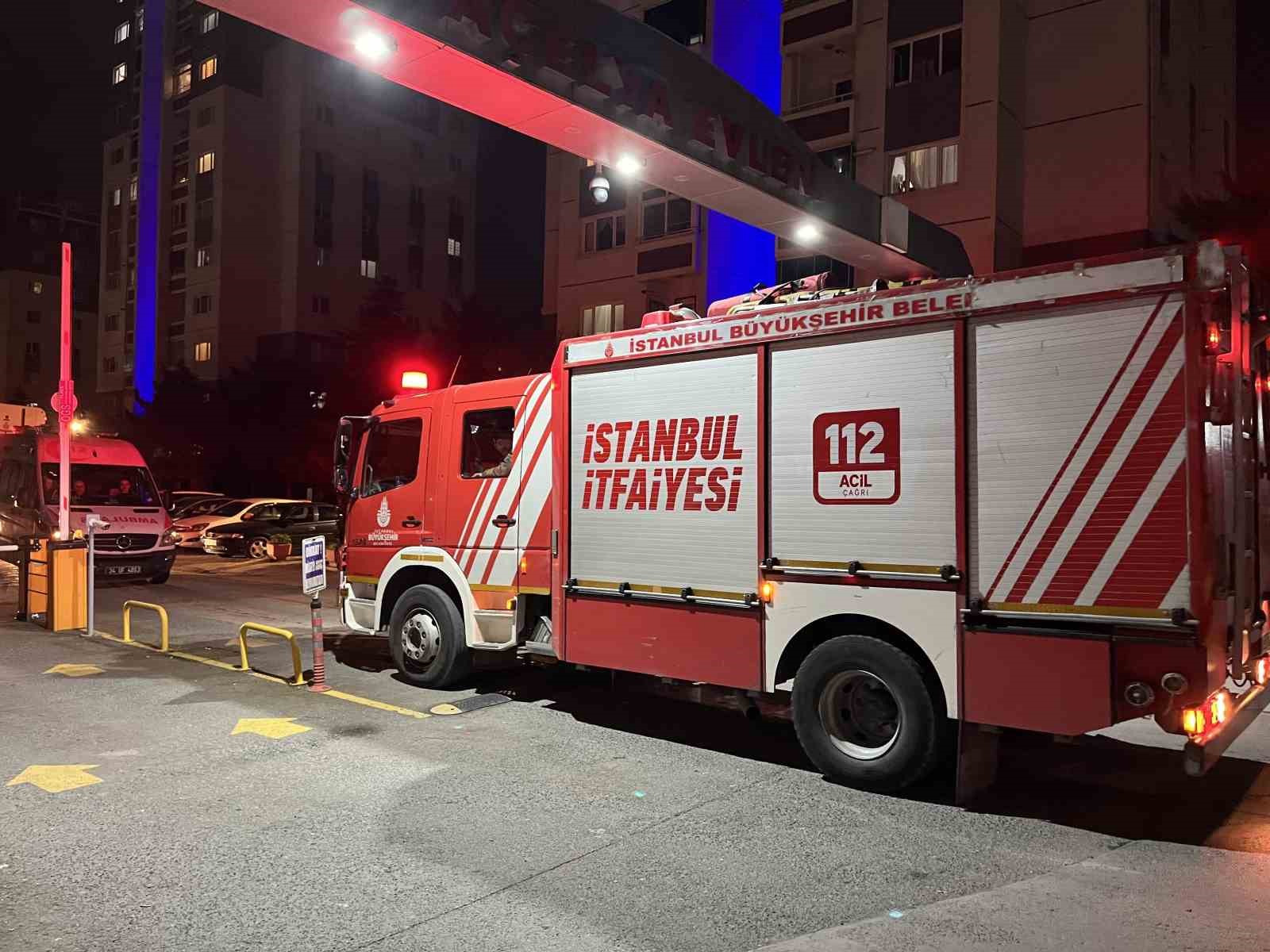 Küçükçekmece’de sitede korkutan yangın