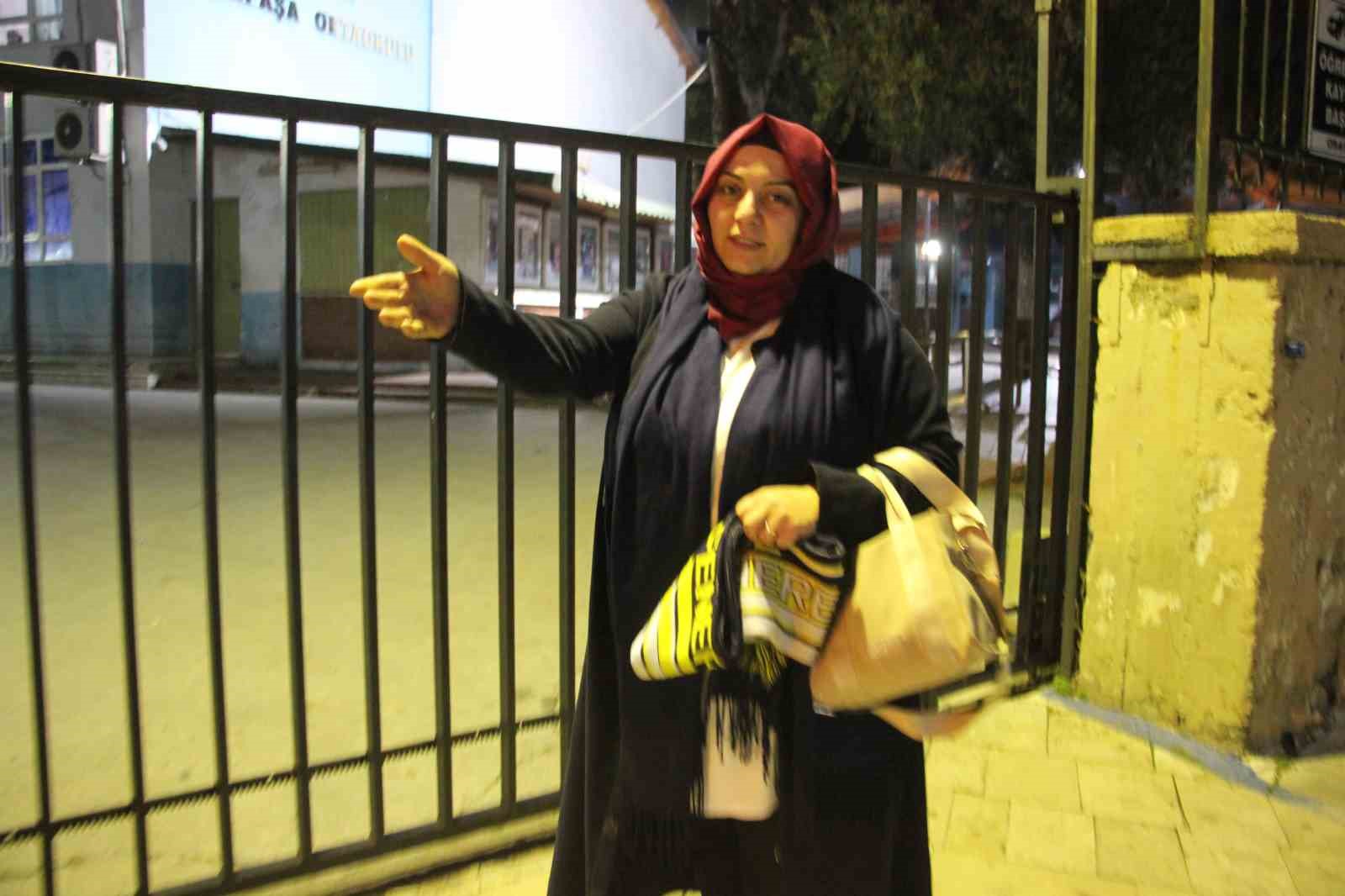 Aydın’da sabah namazından önce başlayan eğitime öğrenciler ve veliler isyan etti, okul görevlisi küfürler savurdu