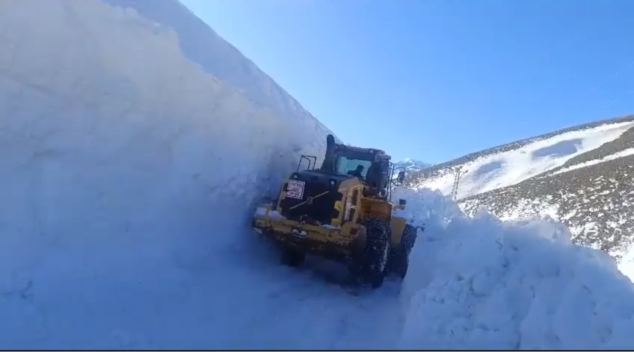 Yüksekova’da karla mücadele çalışmaları tamamlandı