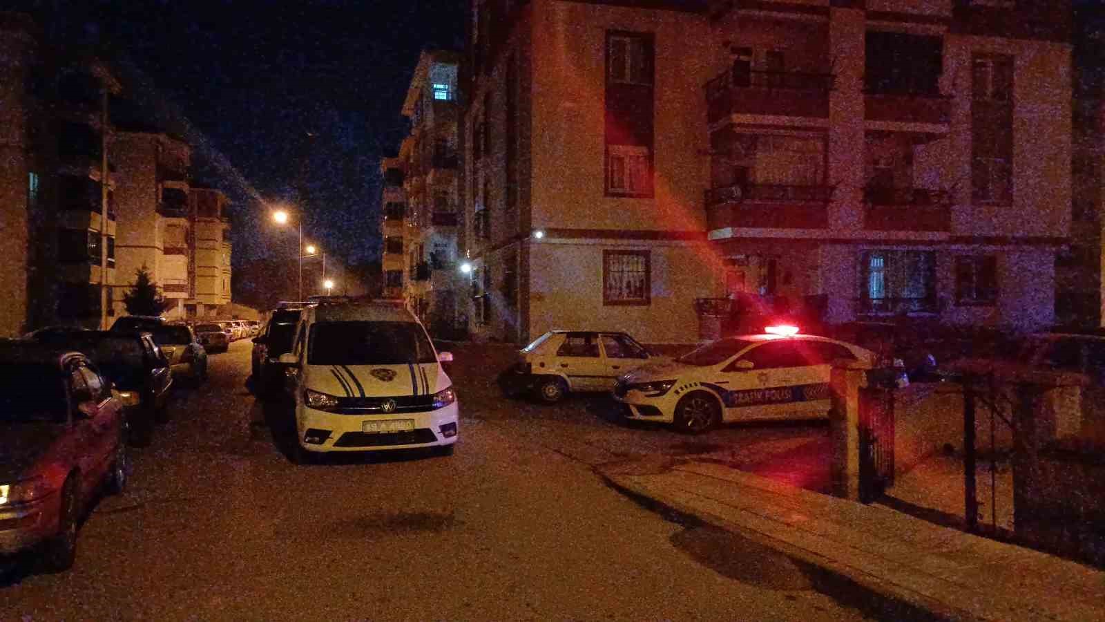 &ldquo;Dur&rdquo; ihtarına uymadı, yakalanacağını anlayınca arkadaşını ve aracını bırakıp ka&ccedil;tı
