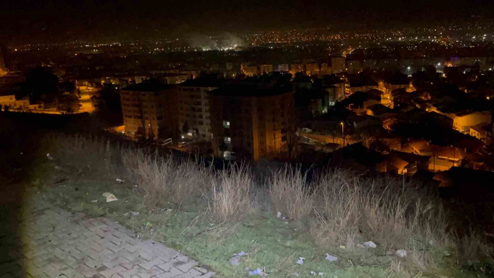 Kaldırımdan 10 metre aşağıdaki toprak zemine d&uuml;şen kadın yaralandı
