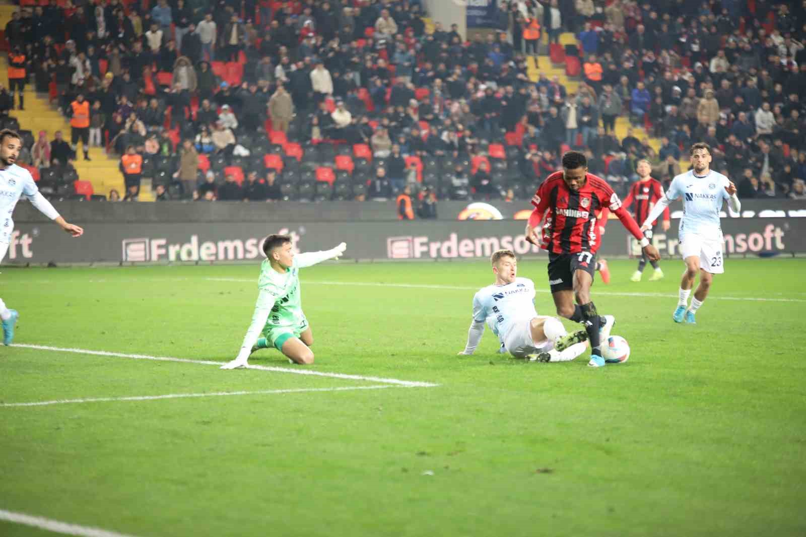 Trendyol S&uuml;per Lig: Gaziantep FK: 1 - Adana Demirspor: 0 (İlk yarı)
