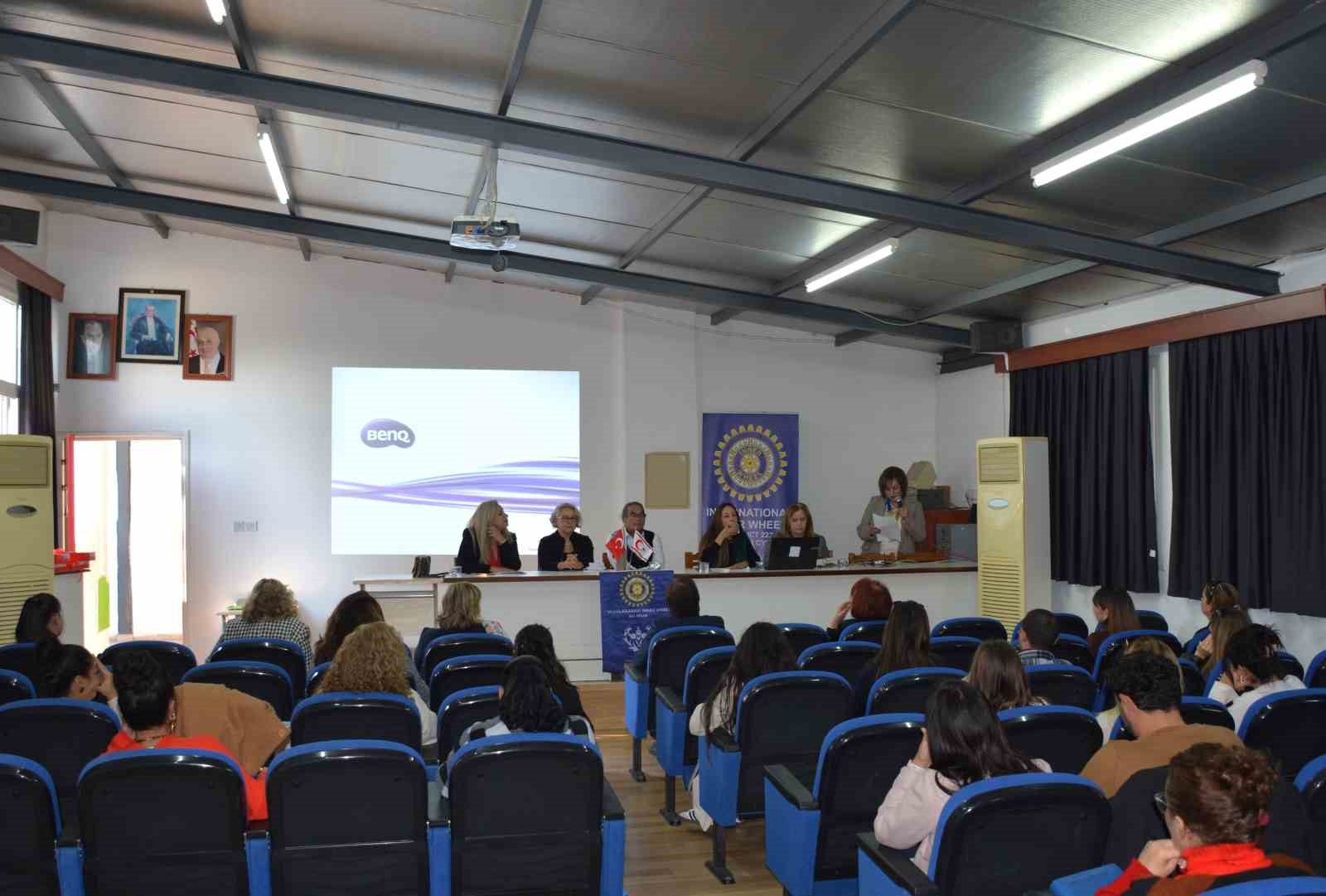 Sağlıklı ergenlik, sağlıklı gelecek i&ccedil;in gen&ccedil;leri bilin&ccedil;lendirmek şart
