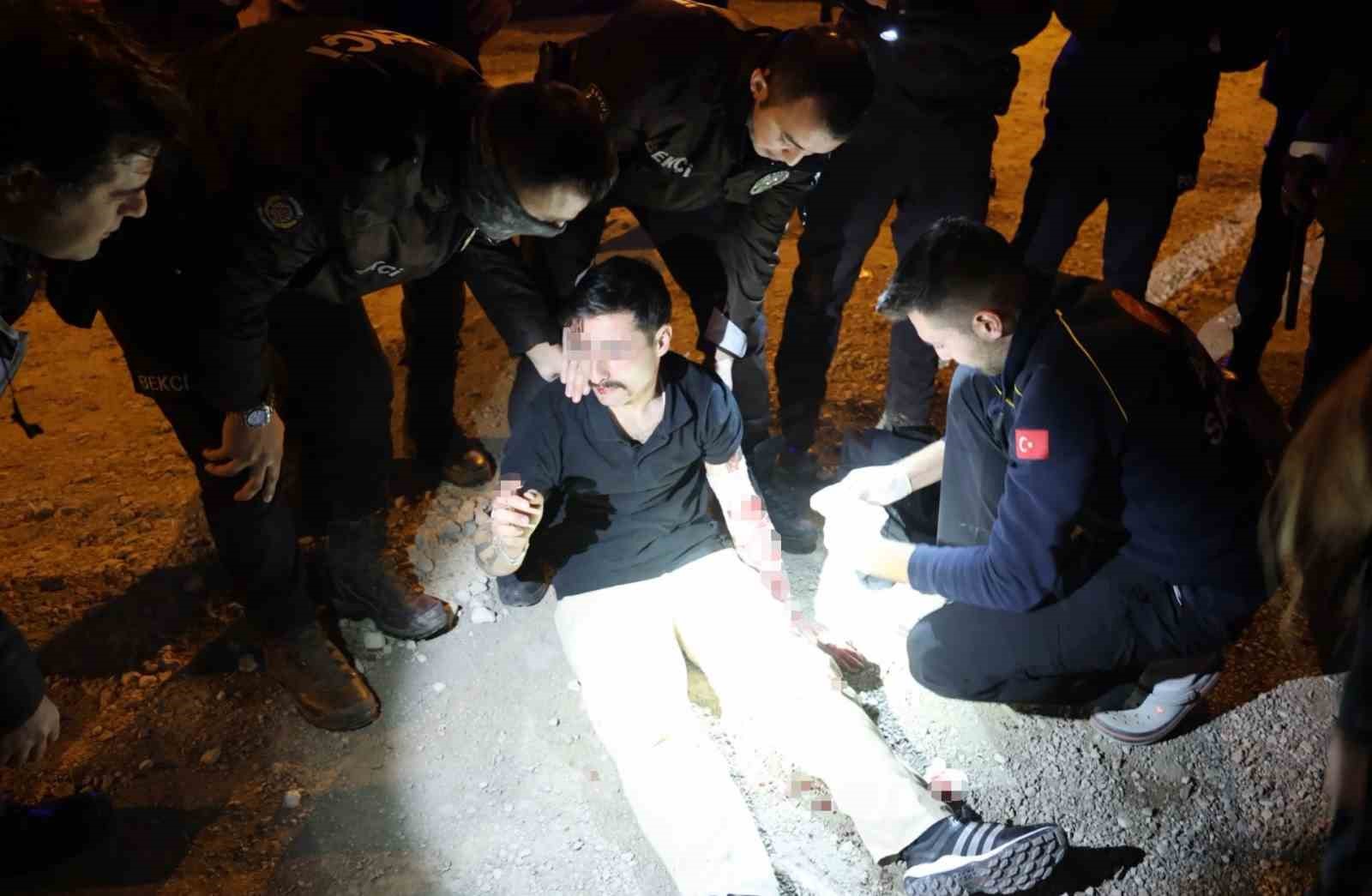 &ldquo;Kaybedecek bir şeyim yok&rdquo; diyen şahıs bı&ccedil;akla kendini yaraladı
