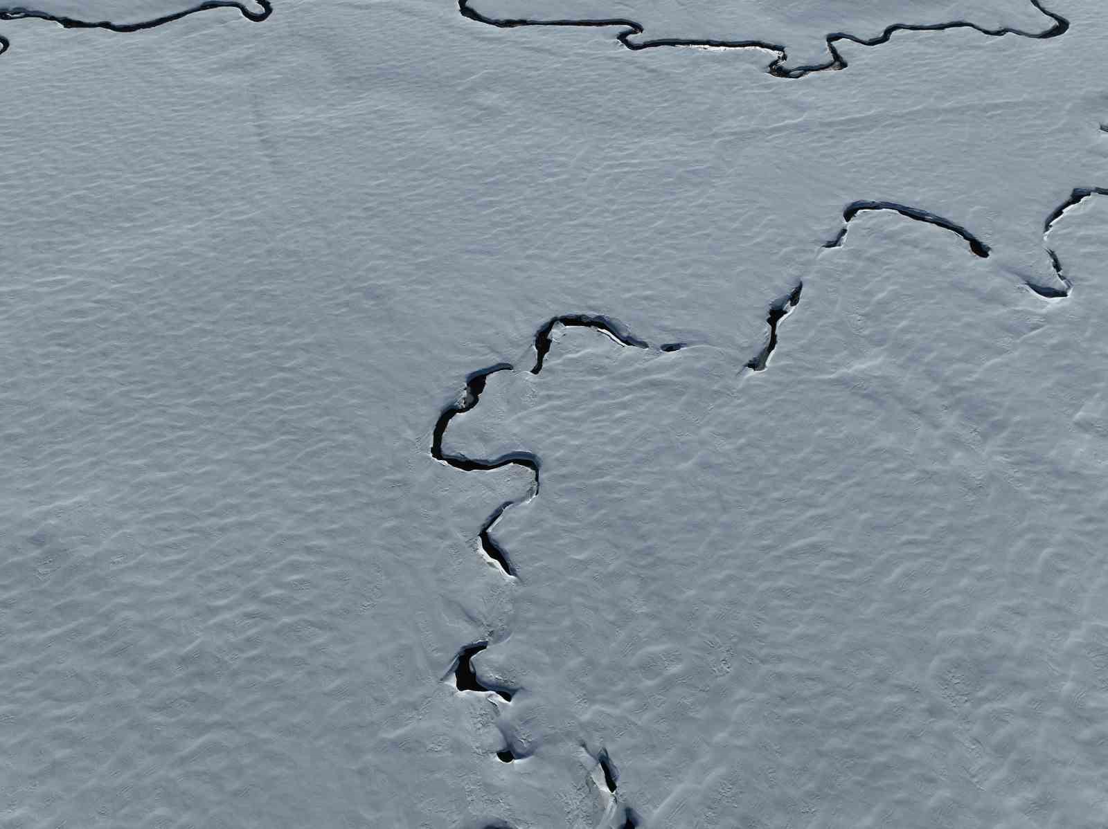 Ağrı&rsquo;nın karla kaplı menderesleri g&ouml;z kamaştırıyor
