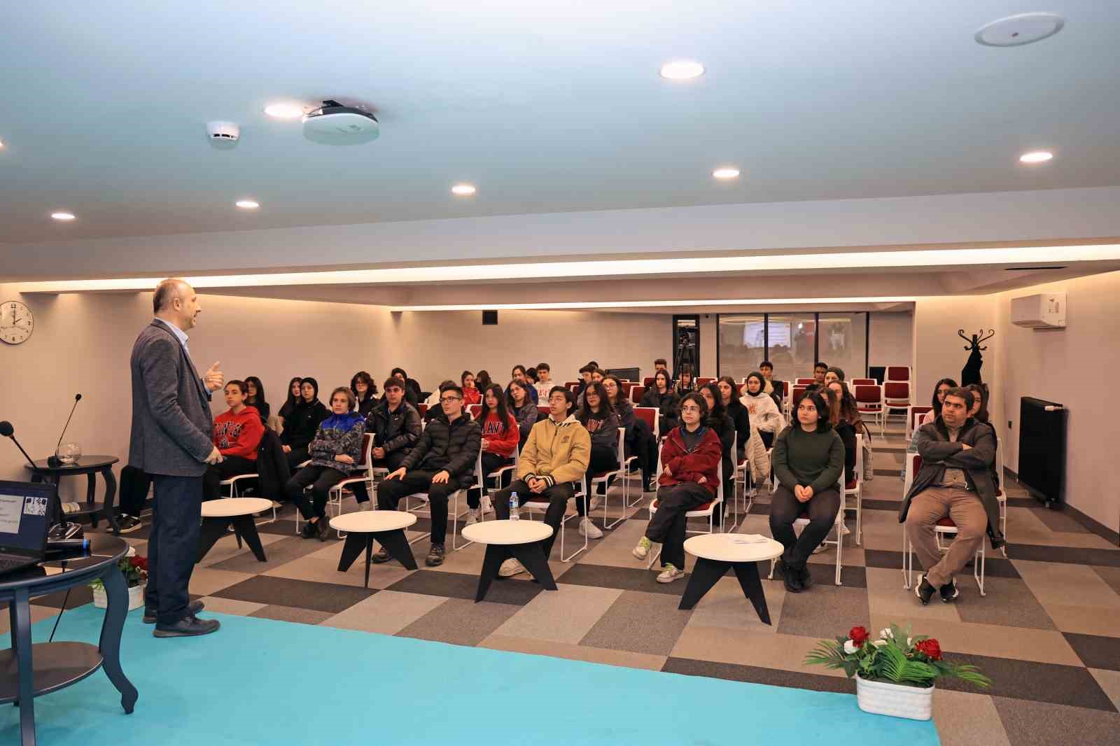 Talas&rsquo;ın yazar okulunda bu hafta konu &rsquo;s&ouml;yleşi&rsquo; oldu
