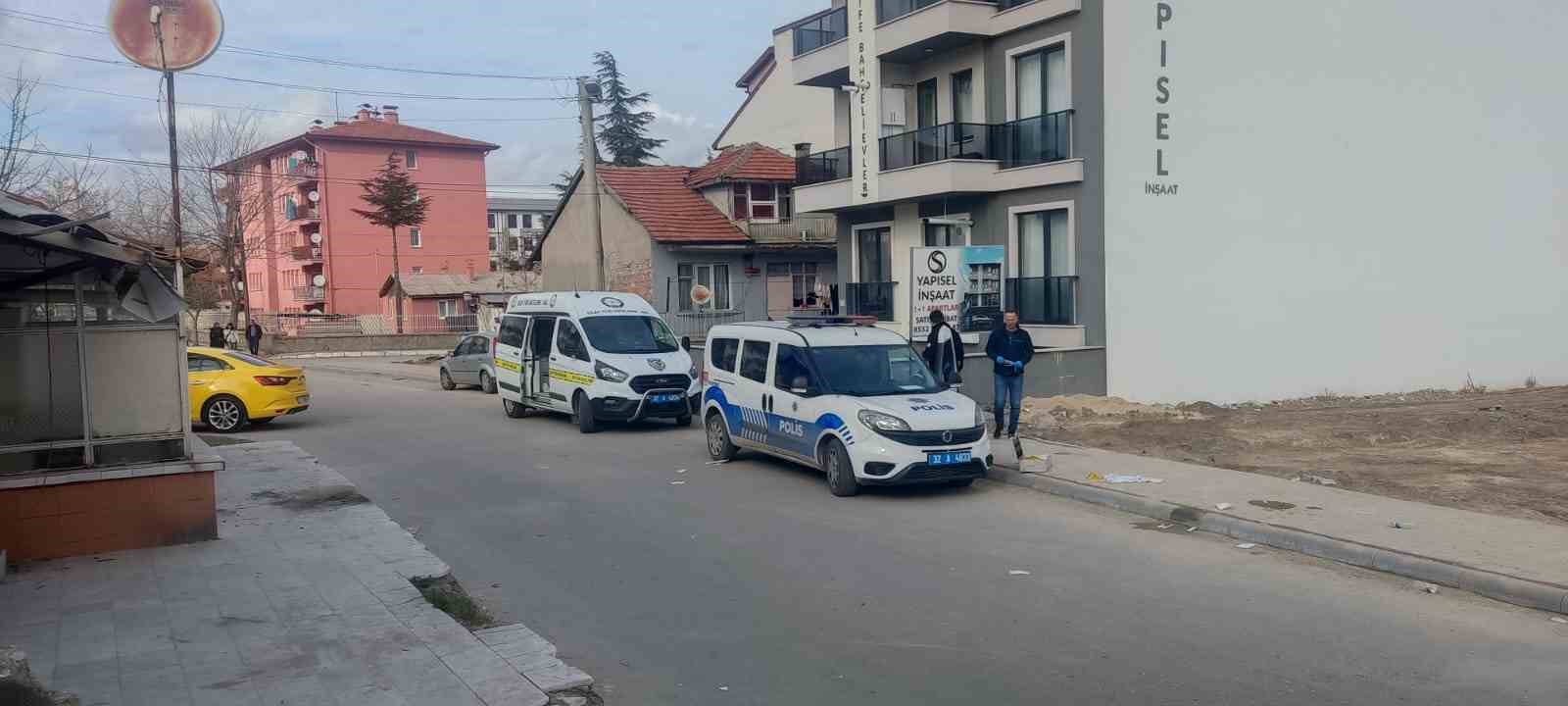 Isparta’da bıçaklı kavga: 1’i ağır 4 yaralı
