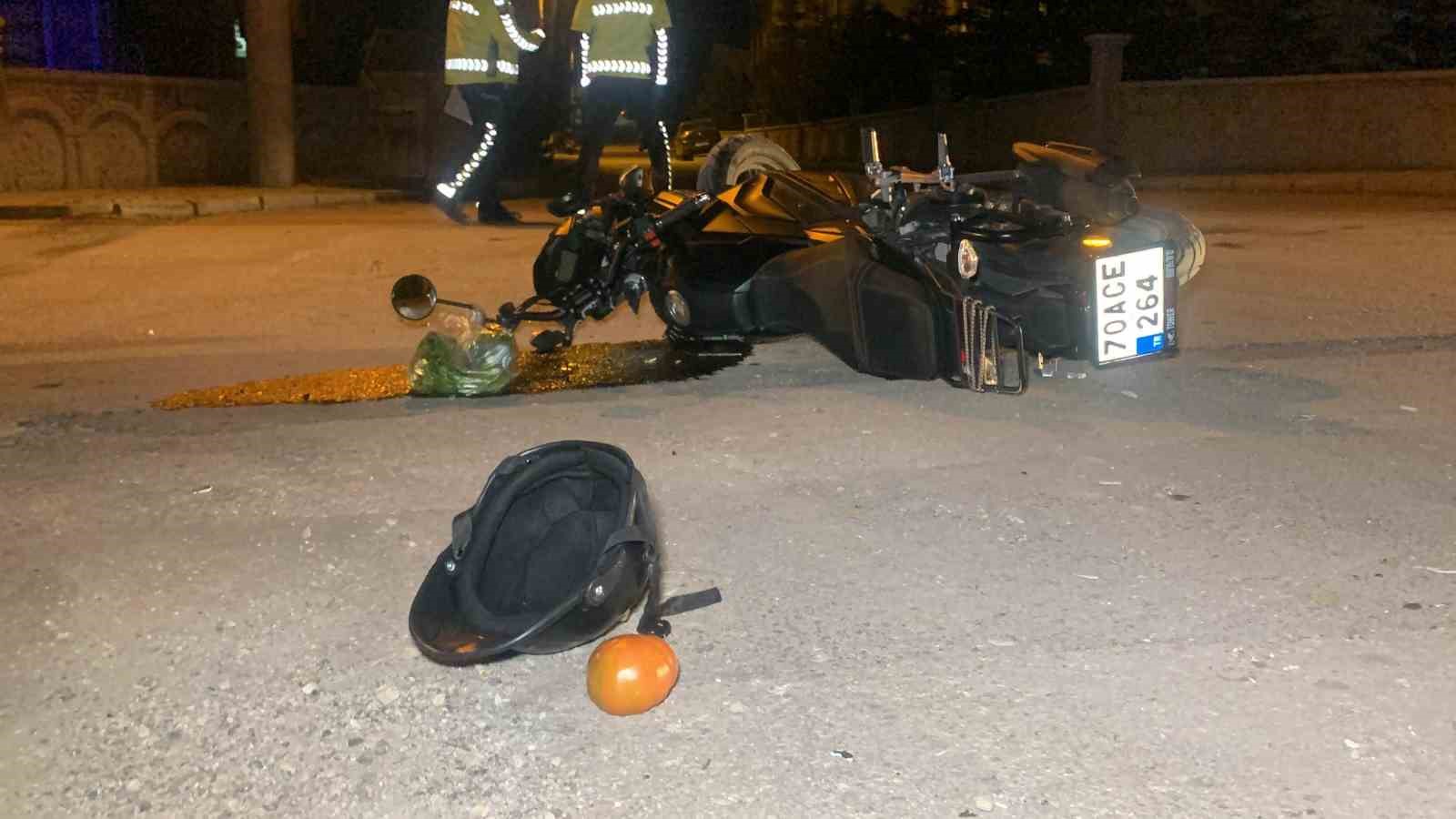 Karaman&rsquo;da motosiklet ile otomobil &ccedil;arpıştı: 2 yaralı
