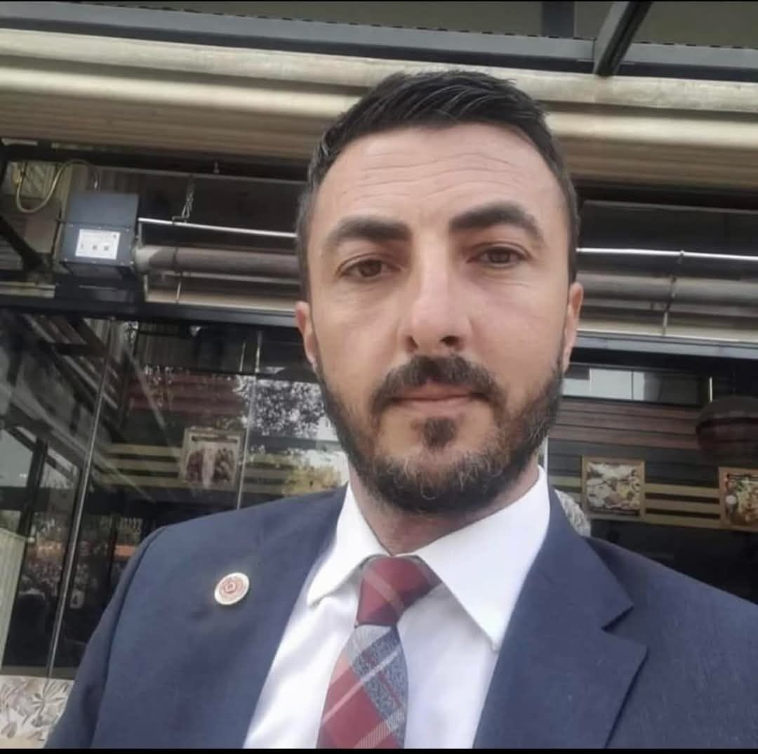 Asans&ouml;r boşluğuna d&uuml;şerek hayatını kaybeden muhtar son yolculuğuna uğurlandı
