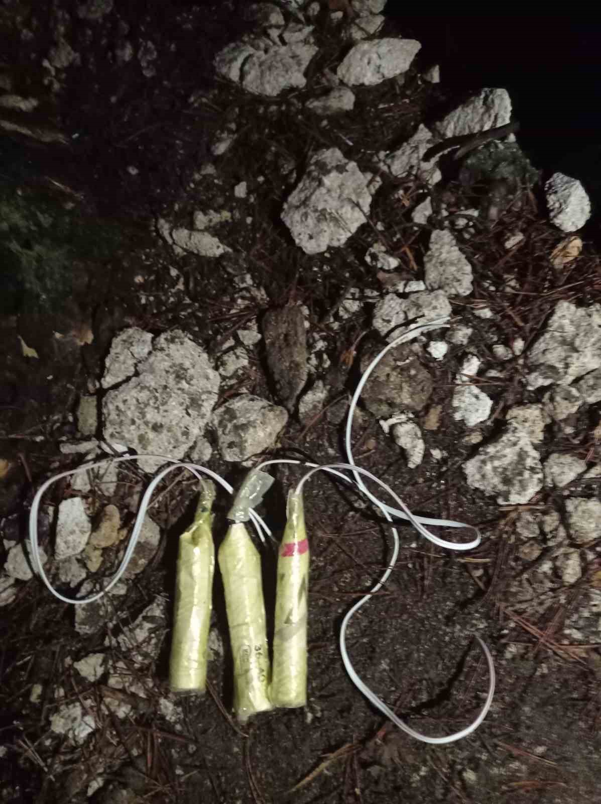 Sit alanında ka&ccedil;ak kazı yapan şahıs jandarma ekiplerince yakalandı
