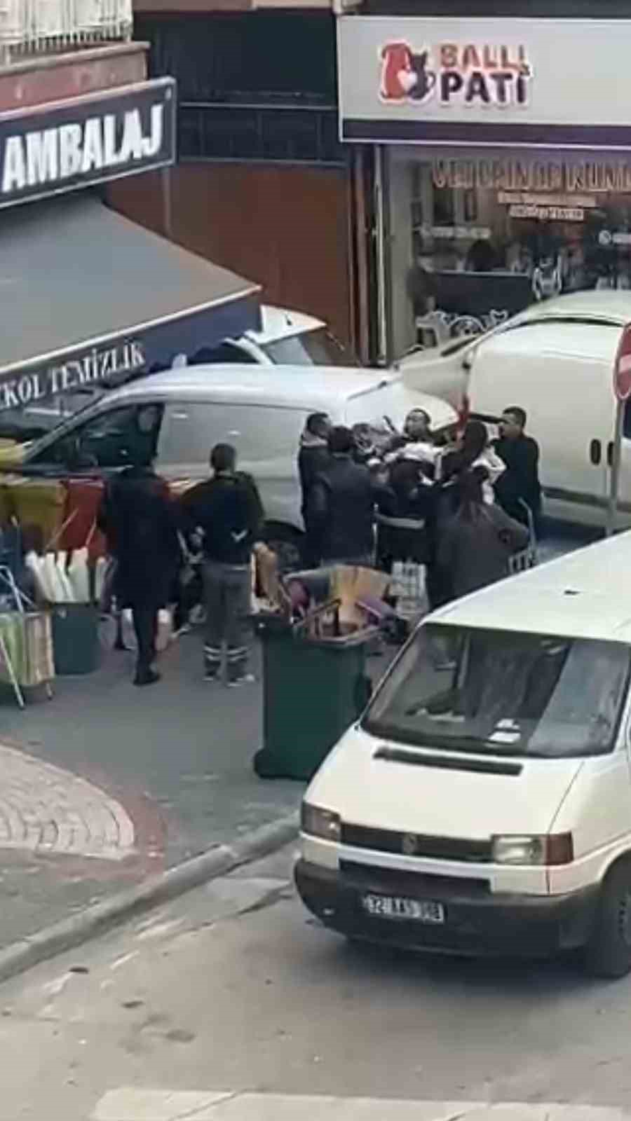 Isparta&rsquo;da kadınlar arasında sa&ccedil; sa&ccedil;a kavga
