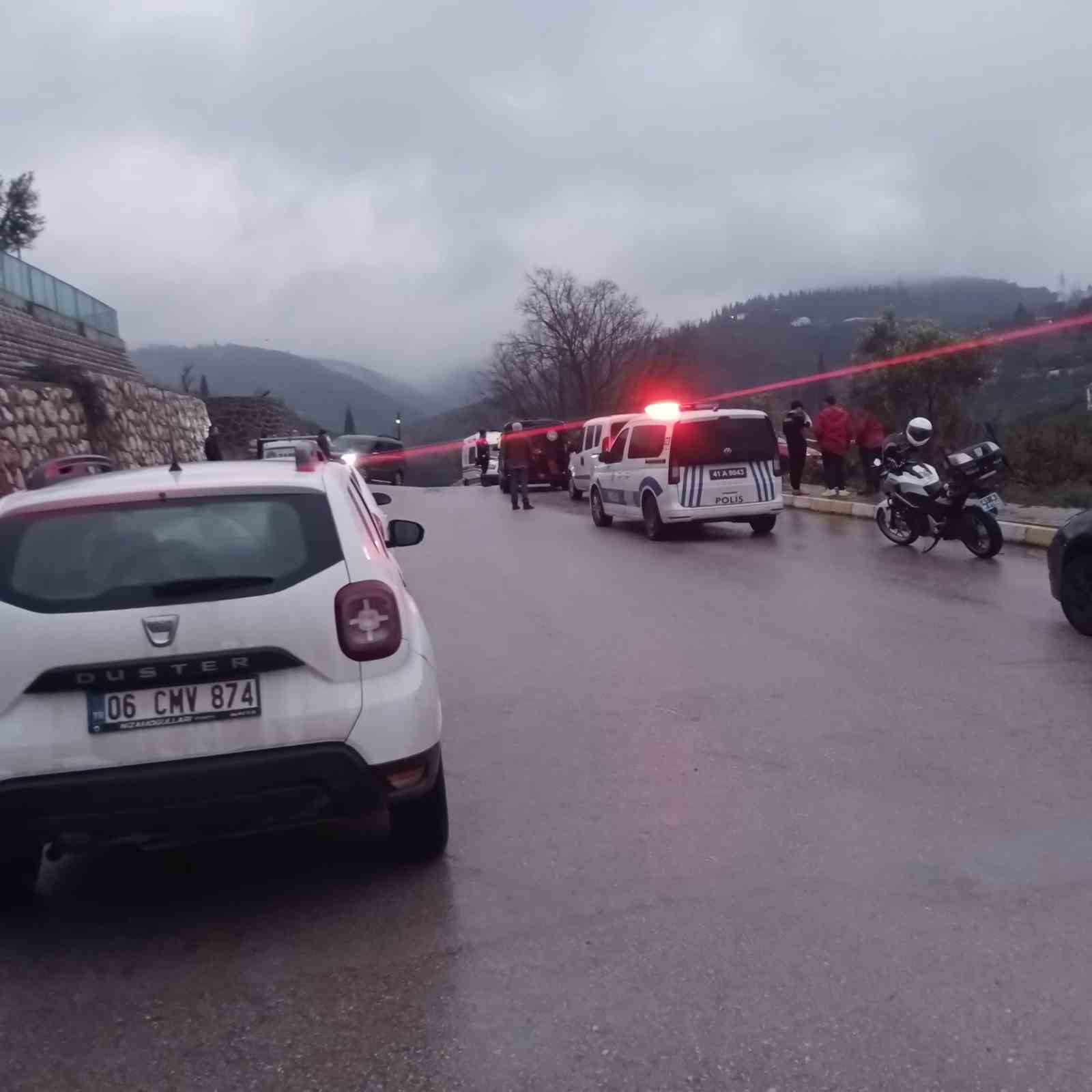 Kocaeli’de bir genç aracında silahla vurulmuş halde ölü bulundu