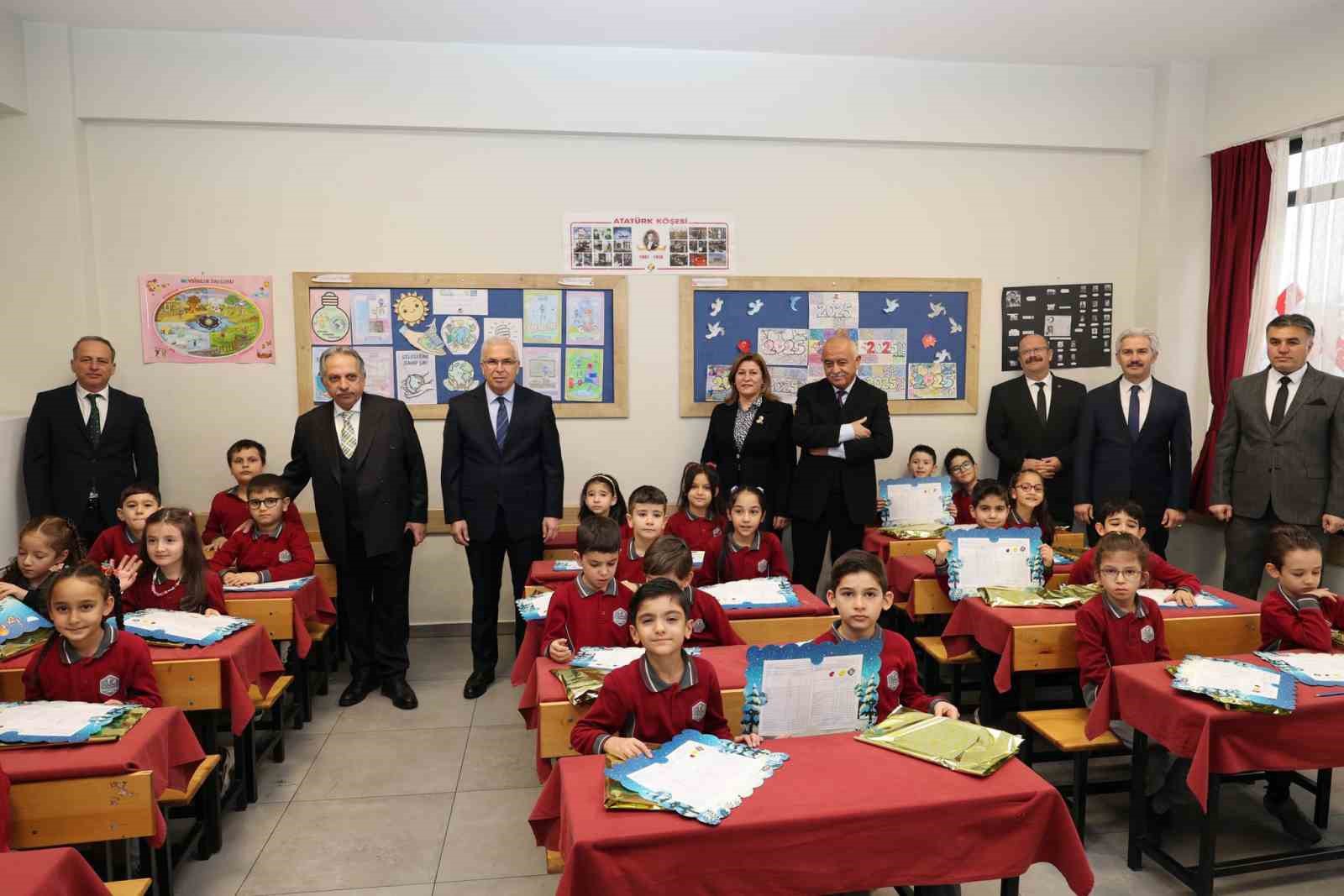 Başkan Yalçın öğrencilerin karne sevincinde